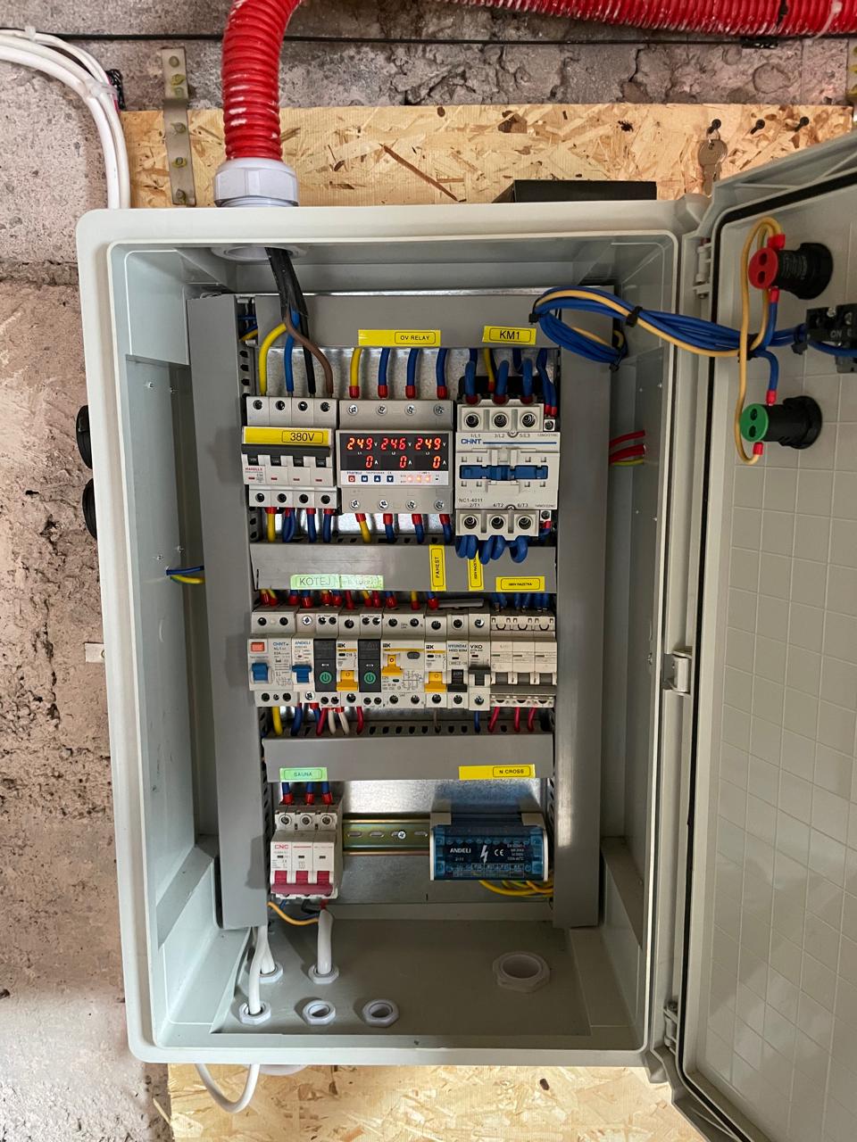 Եռաֆազ էլեկտրաբաշխիչ վահանակ արտադրական օբյեկտի համար